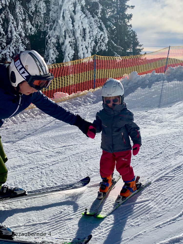 Skifahren mit 3 Jahren: die ersten Versuche