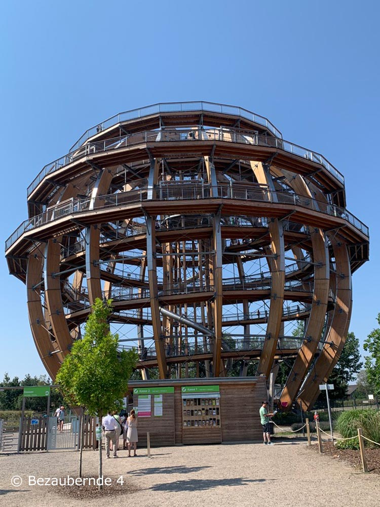 Die Holzkugel in der Oberpfalz von Außen