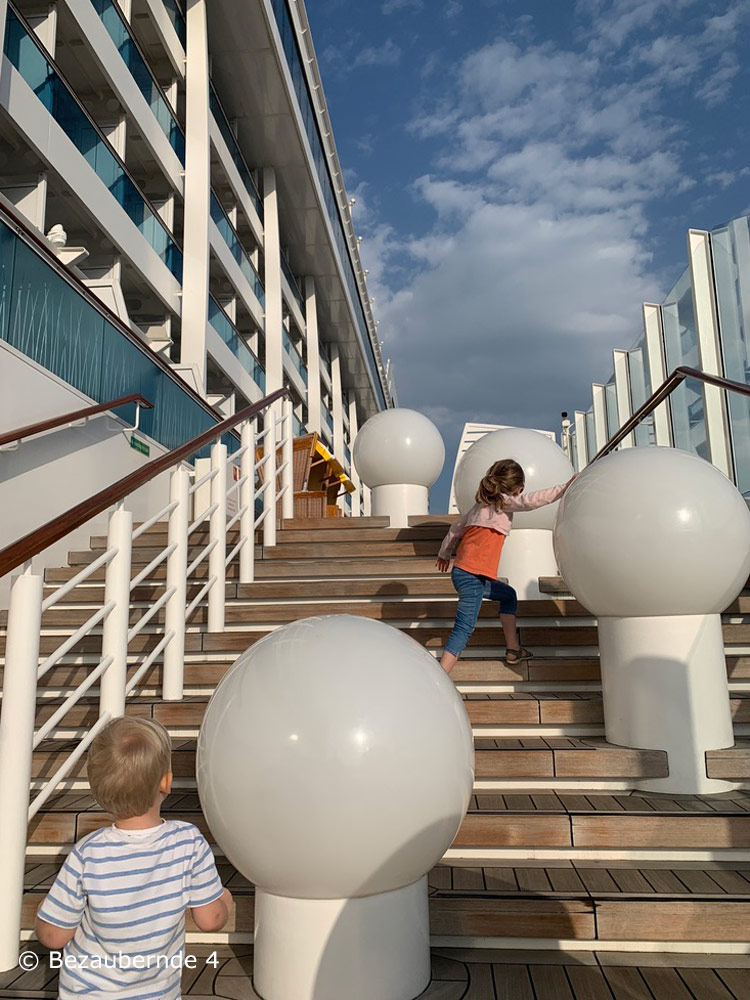 Auf der AIDA lässt es sich prima für kleine Kinder toben.