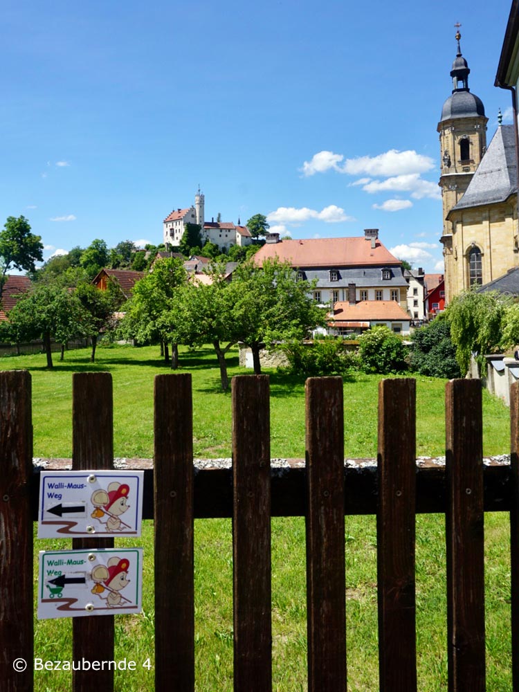 Wegweiser am Walli-Maus-Weg für Kinder