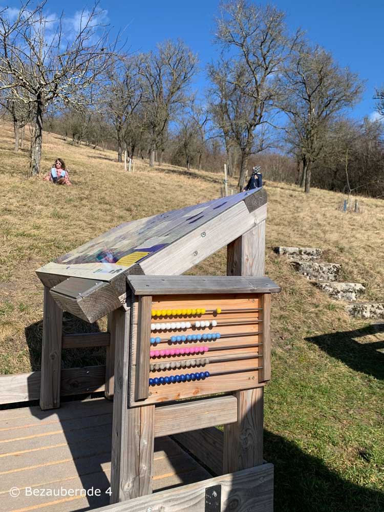 Wandern mit Kindern in Franken an Mitmachstationen