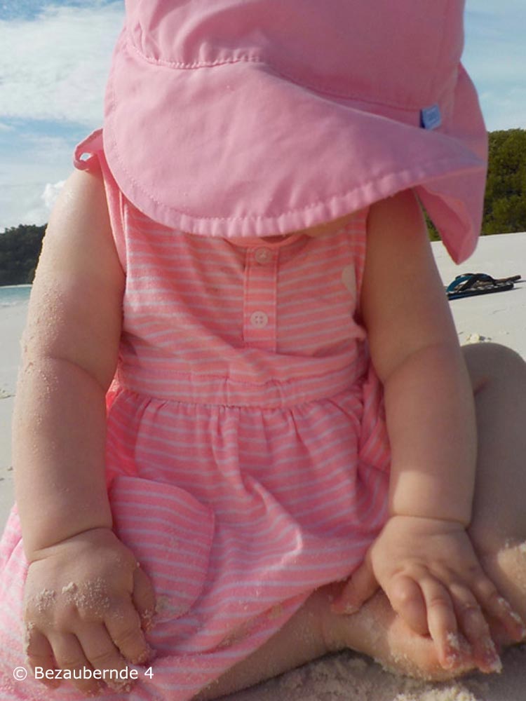 Baby am Whitehaven Beach - mit Baby Great Barrier Reef